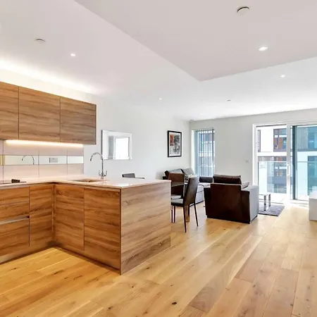 Riverside Apartment Minutes From Elizabeth Line